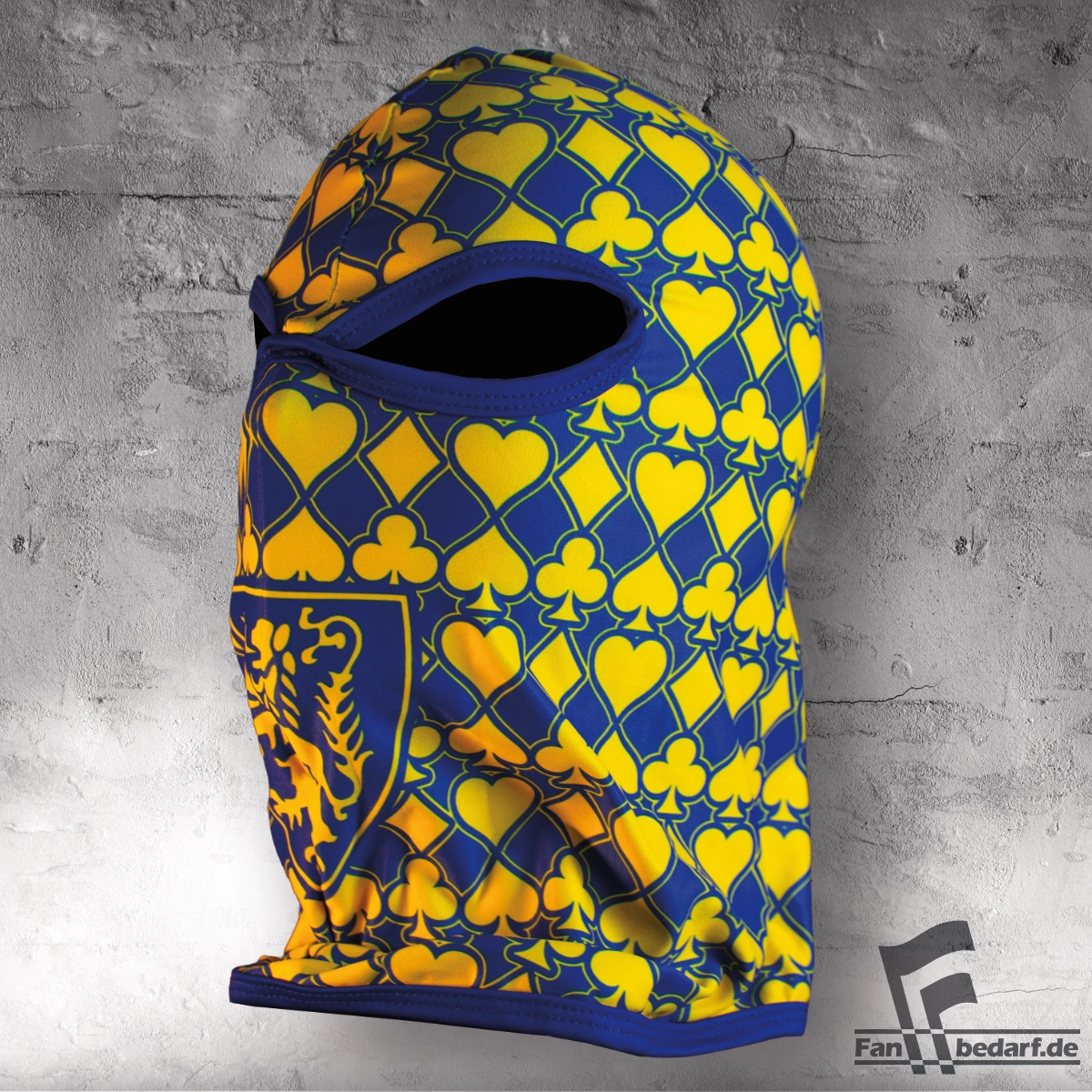 Gelb blau gemusterte Polyester Balaclava für einen Fanclub des BTSV Braunschweig individuell gestaltetet im All-over Druck hochwertig genäht und entworfen.